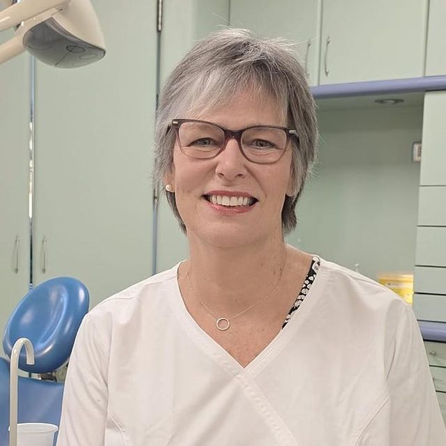Claudia Riegel Speringer, Dentista Viña del Mar