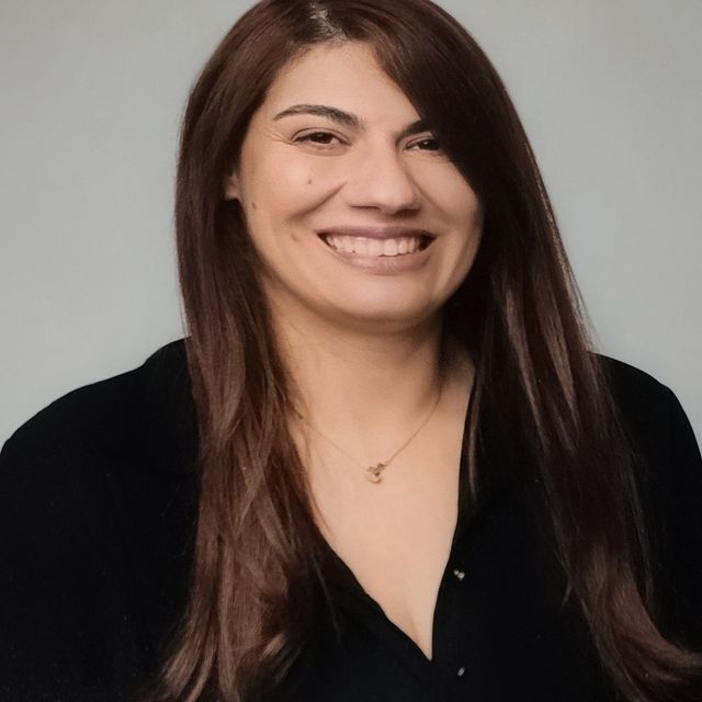 Vivian  da Silva Menecucci, Médico clínico geral Jacareí