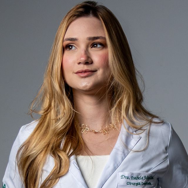 Isabela Miquilini, Dentista Salvador