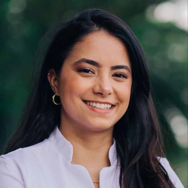 Julia Neumayer, Dermatologista Salvador