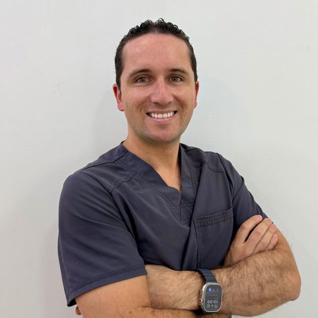 Diego Morales Concha, Dentista Santiago