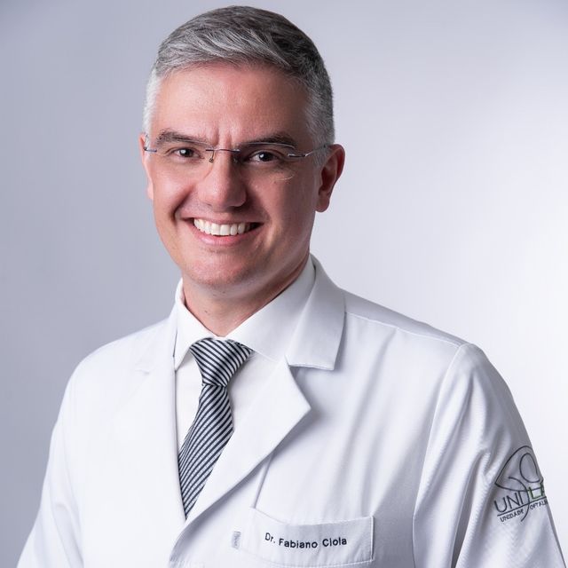 Fabiano Bojikian Ciola, Oftalmologista Santos