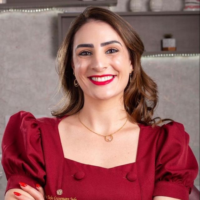 Tayla  Granemann Jede, Ortodontista Curitiba