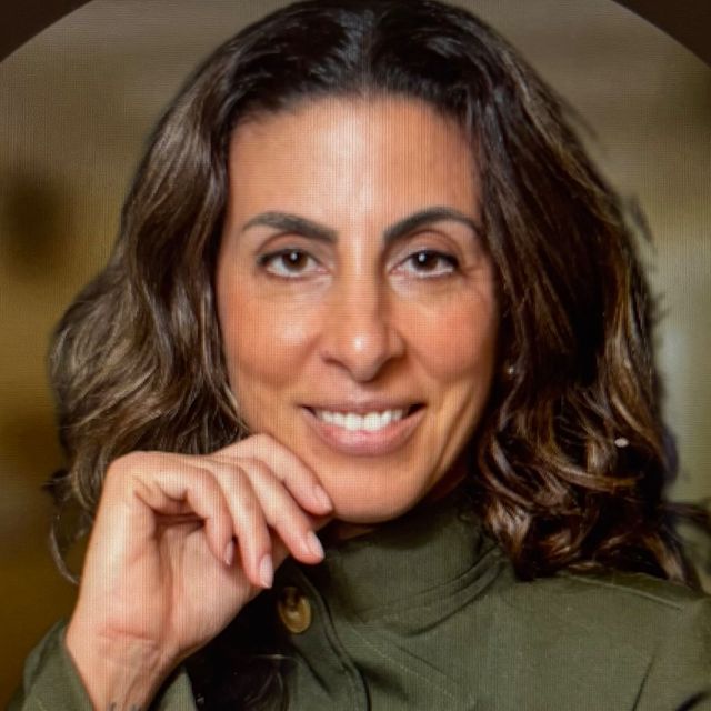 Adriana Vallone, Dentista São Paulo