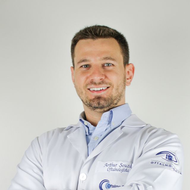 Arthur Souza Dias, Oftalmologista Marília