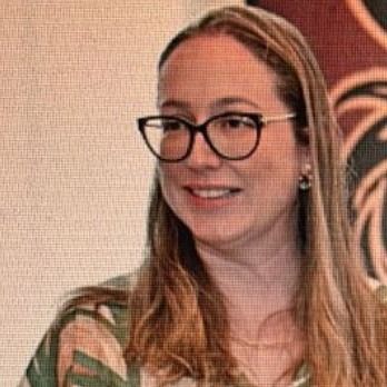 Aline Maynart Godoi, Especialista em Medicina Física e Reabilitação Santos