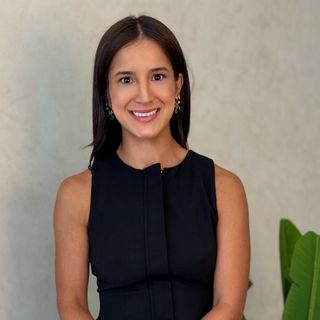 Rebeca Ferraz Koteski, Cirurgião plástico Curitiba