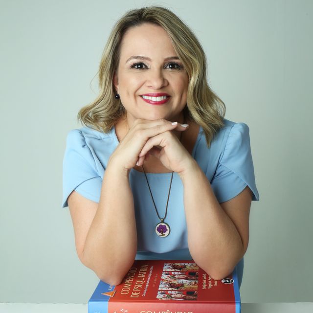 Denise Leite Ocampos, Especialista em Medicina do adolescente Brasília