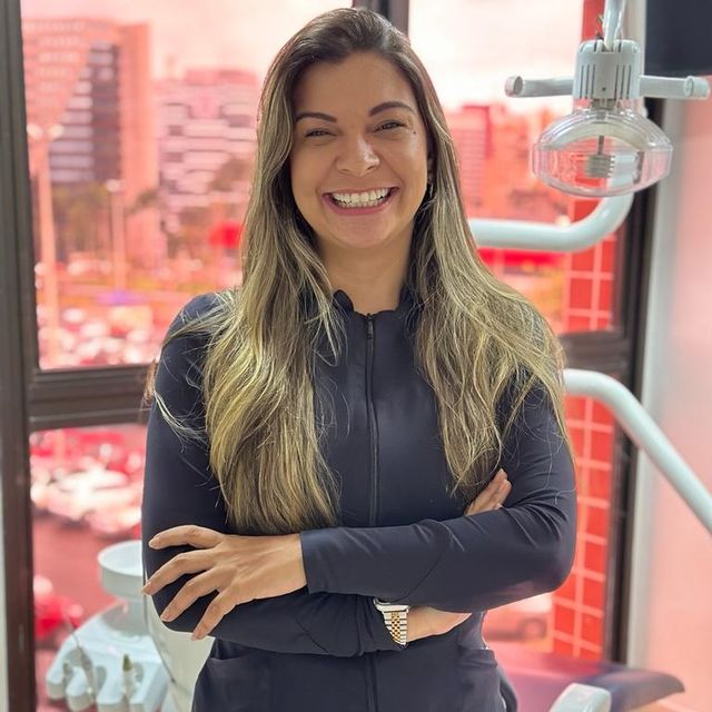 Flávia Salgueiro, Dentista Brasília