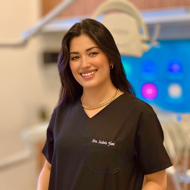 Isabela  Koga, Dentista São Paulo