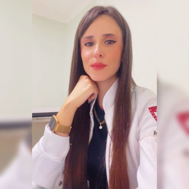 Lucilla Cristina vinhal de Souza melo Vinhal , Médico clínico geral Divinópolis