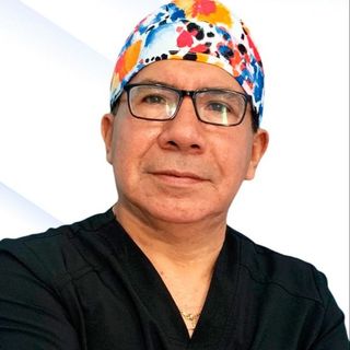 Acercar imagen: Heber Cueva Escobedo, Cirujano plástico Yanahuara