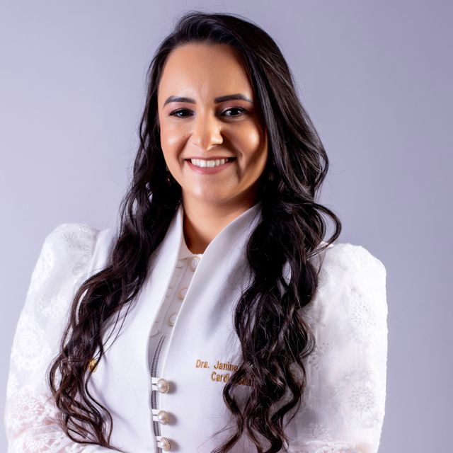 Janine  Magalhães Carneiro , Cardiologista pediátrico Vitória da Conquista