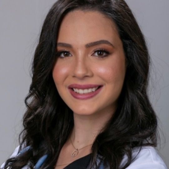 Lorena  Maia, Médico clínico geral Fortaleza