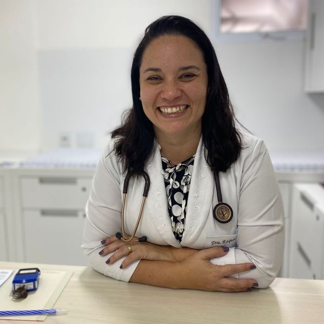 Raquel Gomes De Oliveira Lyrio ., Reumatologista Serra