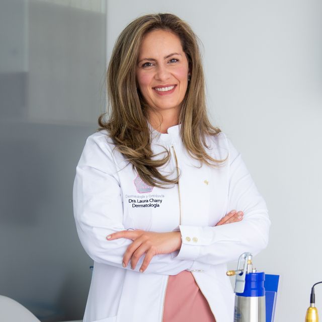 Laura Charry Anzola, Dermatólogo Bogotá