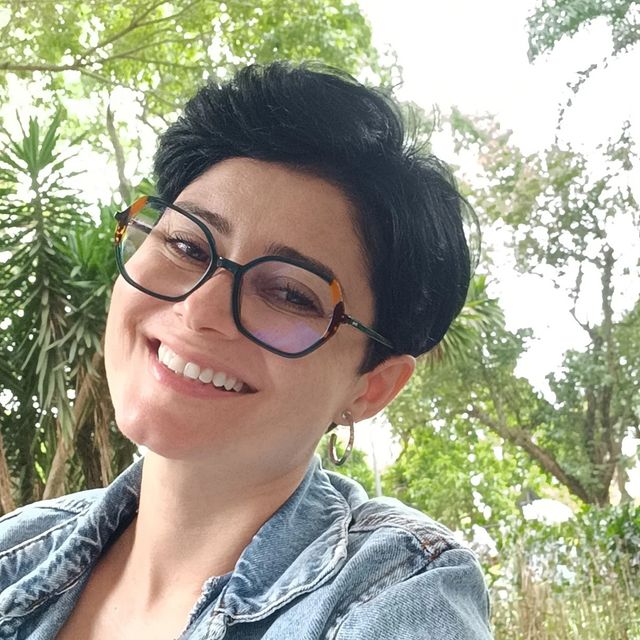 Mariana C. De Carvalho Falcão, Dentista Recife