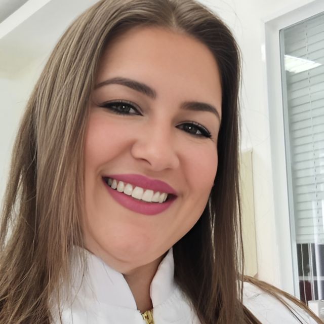Renata Magalhães, Dentista Niterói