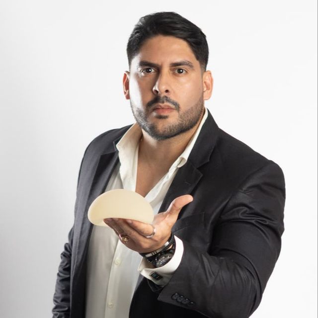 Alvaro Cardona, Cirurgião plástico Santos