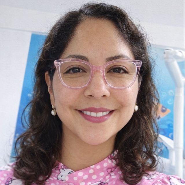 Magaly Álvarez, Dentista Lima