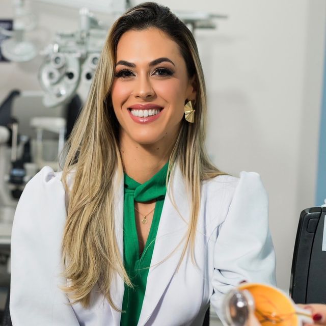 Karina Carvalho, Oftalmologista Petrolina