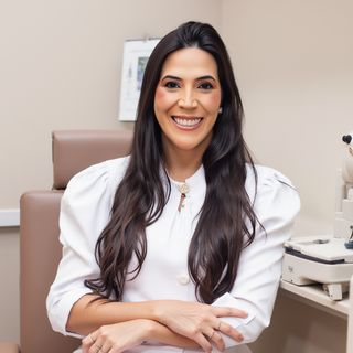 Ampliar imagem: Nara Lopes, Oftalmologista Manaus