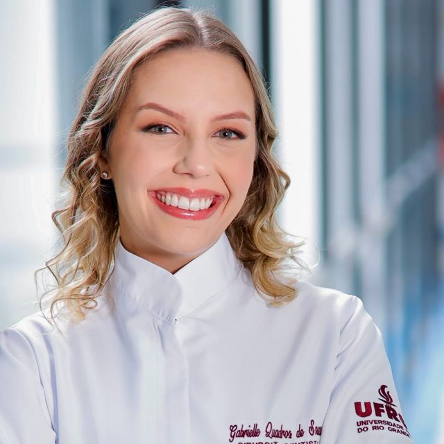 Gabrielle Quadros, Dentista Gravataí