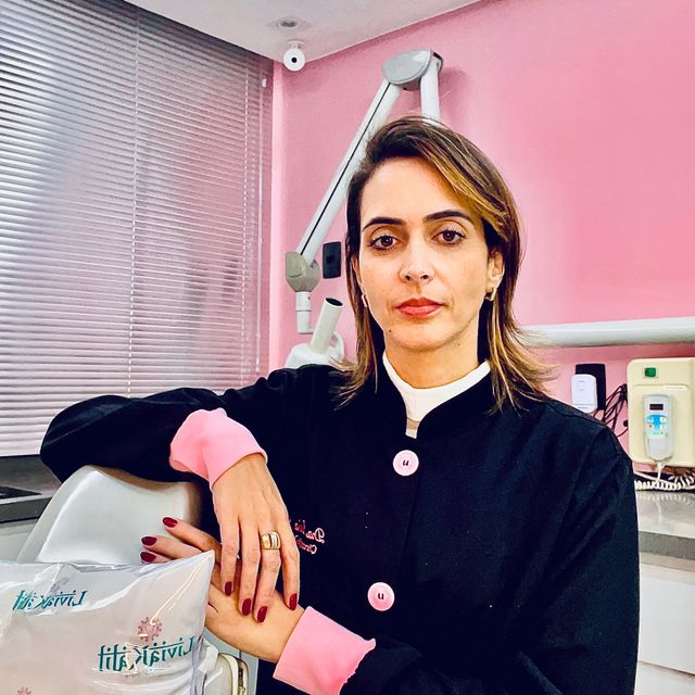 Livia  Kalil, Dentista Brasília