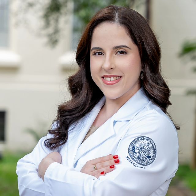 Isis De Vito Izzo Ferreira, Nefrologista São Paulo