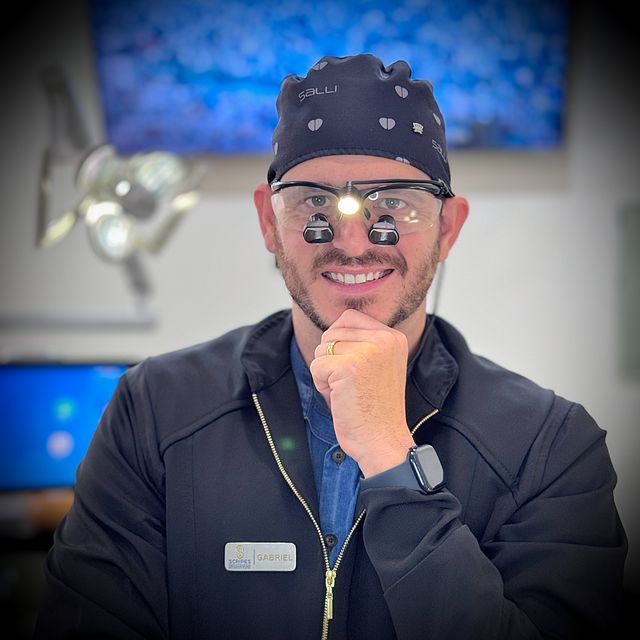 Gabriel Godoy Scripes, Dentista Londrina