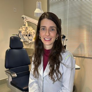 Polyana  Queiroz Alvarenga, Oftalmologista Uberlândia