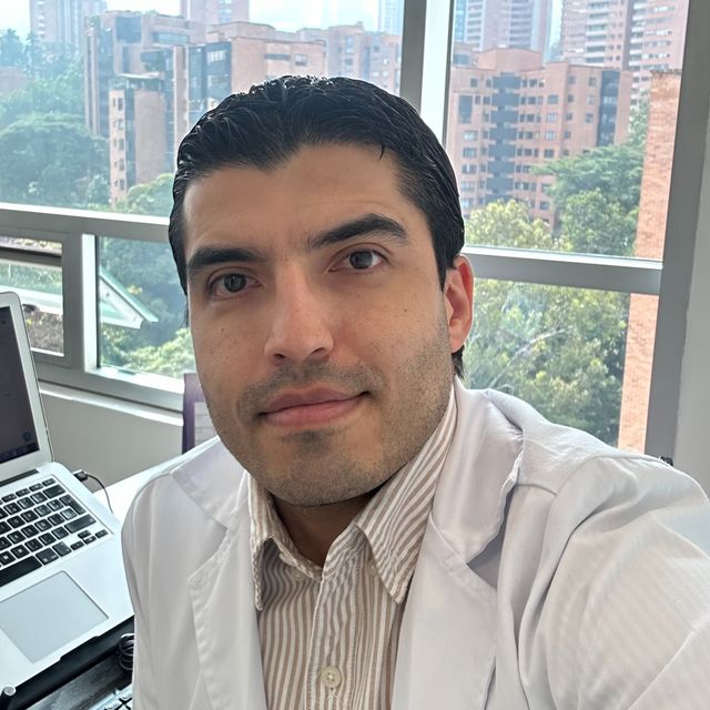 Julian David Valencia Alvarez, Internista Medellín