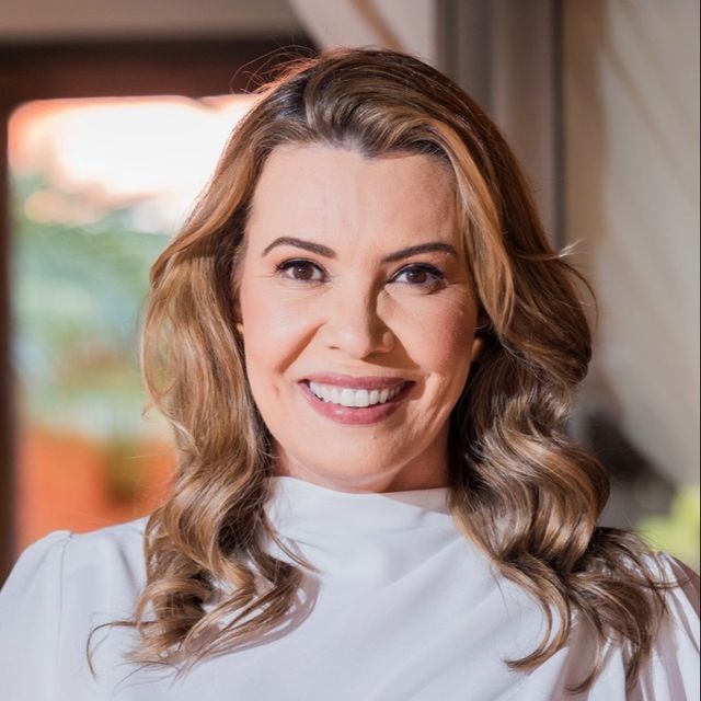 Flavia R. Venancio, Dentista Uberaba