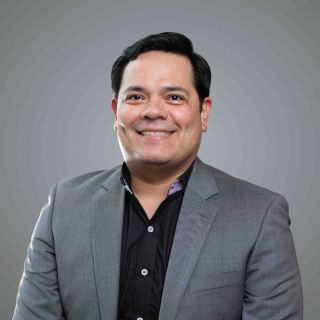 Acercar imagen: Julio Atencio, Oftalmólogo Medellín