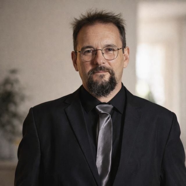 Kris Suit, Psicanalista São Vicente