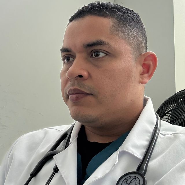 Gleymer David Morelo Espitia, Internista Caucasia