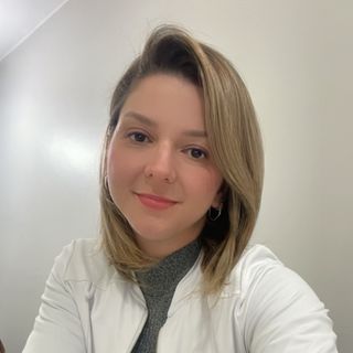 Ampliar imagem: Renata Esteves Cassiano, Ortopedista - Traumatologista Araçatuba