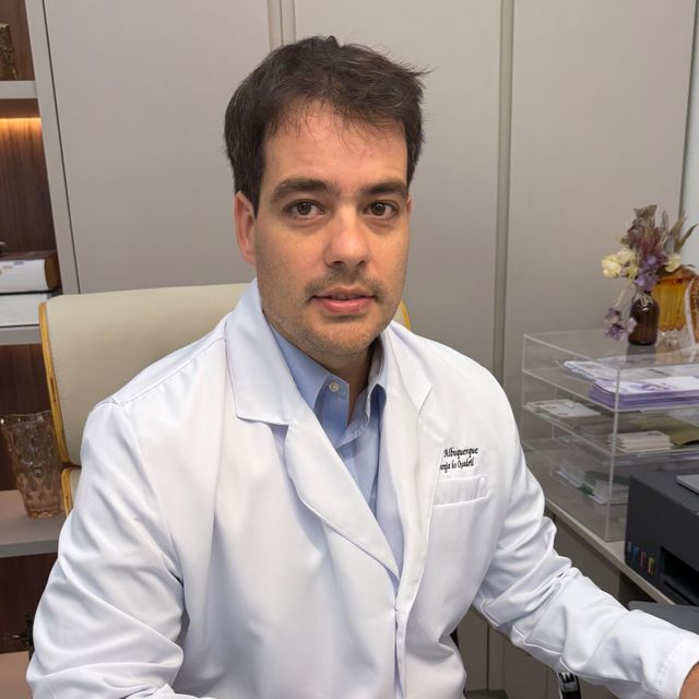 Guilherme Albuquerque Vasconcelos, Ortopedista - Traumatologista Ipatinga