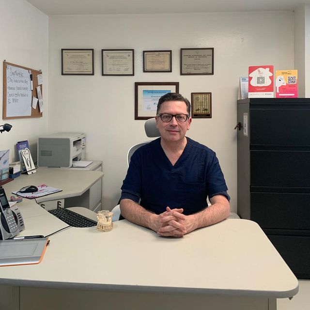 Jorge Alberto Sanchez Molano, Odontólogo Bogotá