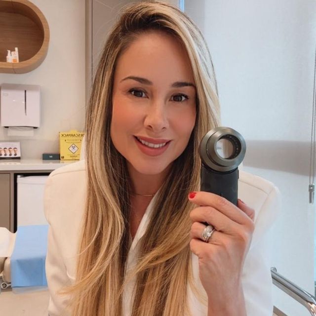 Iana Francila Simão, Dermatologista Santo Antônio de Pádua