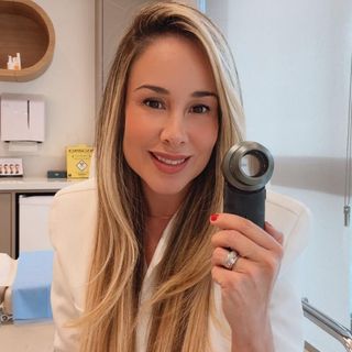 Iana Francila Simão, Dermatologista Santo Antônio de Pádua