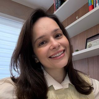 Ampliar imagem: Uilliane Pietro de Oliveira, Geriatra Marília