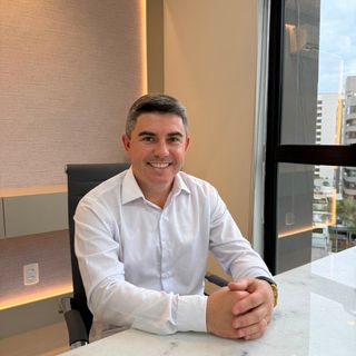 Fabiano  Rodrigues Bertiel , Médico clínico geral Blumenau