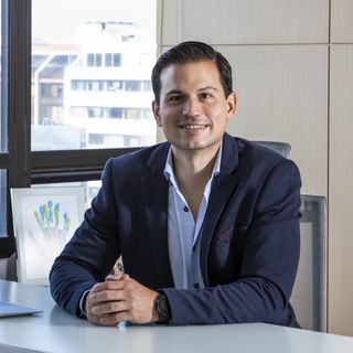 Acercar imagen: Juan Carlos Lloreda Campo, Médico estético Bogotá