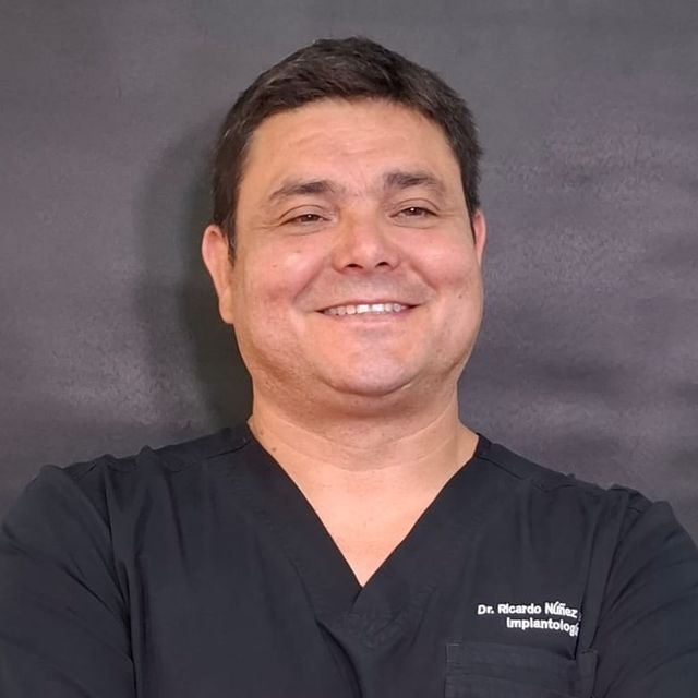 Ricardo Nuñez  Acuña, Dentista Santiago