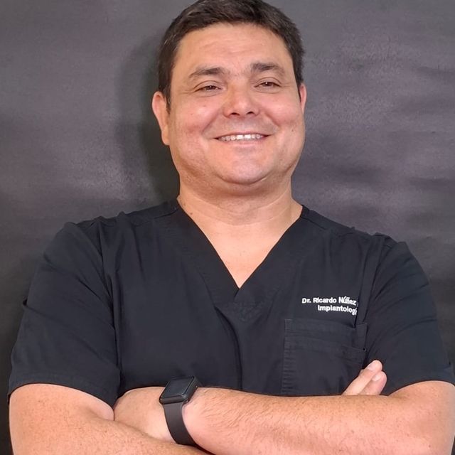 Ricardo Nuñez  Acuña, Dentista Santiago