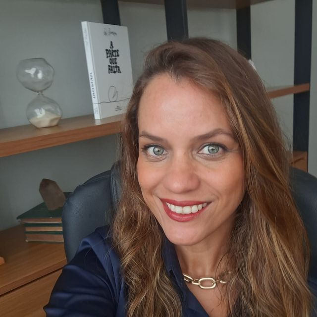 Ariana  Villain, Psicólogo Niterói