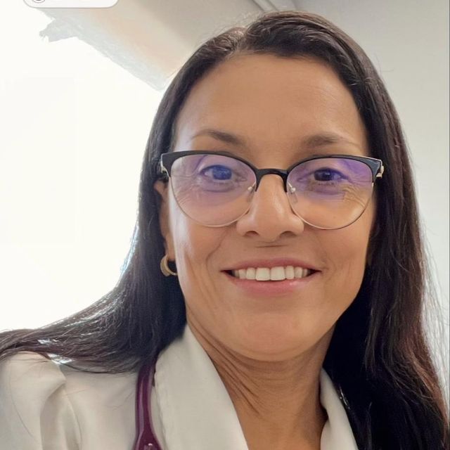 Erika  Ribeiro Carneiro, Nefrologista São Luiz