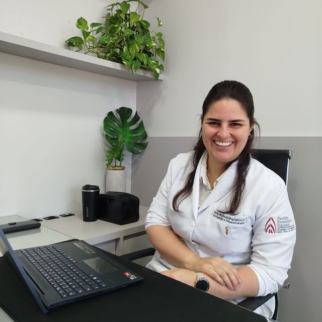 Raíssa Parubocz, Ortopedista - Traumatologista Pinhais
