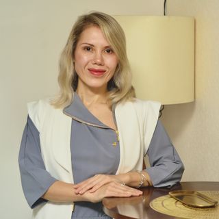 Acercar imagen: Karin Mendoza Loyaga, Cirujano plástico Surco